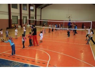 Melikgazi Belediyespor Kulübü’nde Geleceğin Voleybolcuları Yetişiyor