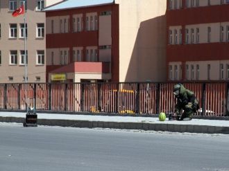 Köprüye Bırakılan Karpuz Paniğe Neden Oldu