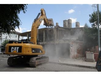 Asırlık Belediye Binası Tarih Oldu