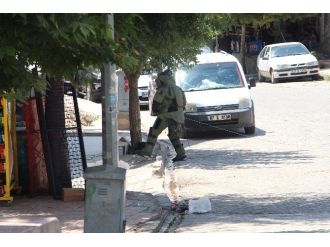 Valilik Önünde Şüpheli Paket Paniği