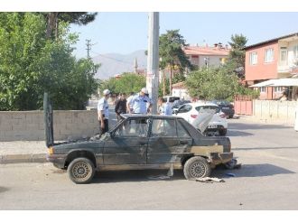 Kavşakta Devrilen Araçta 1 Kişi Yaralandı