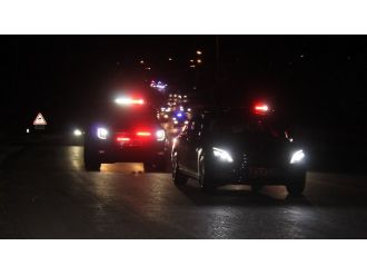 Başbakan Davutoğlu Özel Kuvvetler Komutanlığı’nda 4 Saat Kaldı