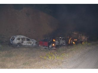 Tunceli’de Yol Kesen Silahlı Grup 3 Aracı Yaktı