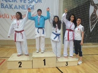 Kocaelili Karateciler Kurtuluş Kupasında Yarıştı