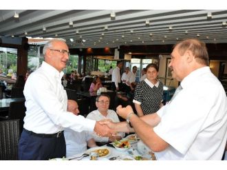 Başkan Yılmaz’dan Kardeş Şehrin Bürokratına Doğum Günü Sürprizi