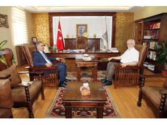 Vali Koçak’tan Rektör Ağırakça’ya Ziyaret
