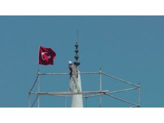 60 Metre Yükseklikte Korkusuzca Çalışıyorlar