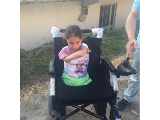 Başkan Hazinedar, Engelli Yaren’e Akülü Araç Hediye Etti