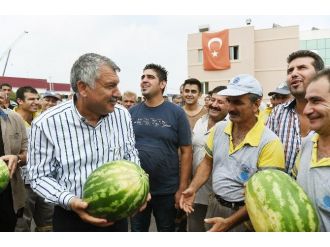 Belediye Çalışanlarına Karpuz