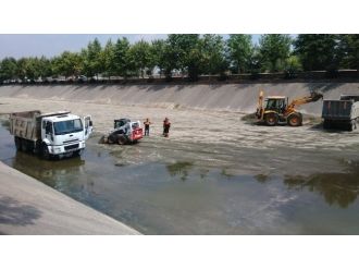 Sarıçam Deresi’nde Temizlik Ve Islah Çalışmaları Sürüyor