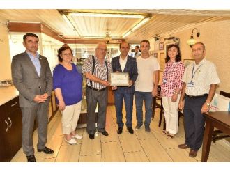 70 Yıllık Tatlıcıya Belediyeden Plaket