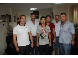 Kırkpınar’da Balıkesir’in Gururu Olan Genç Güreşçi Ödüllendirildi