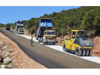 Kaş Sarıbelen’e Satıh Asfalt Çalışması Yapıldı