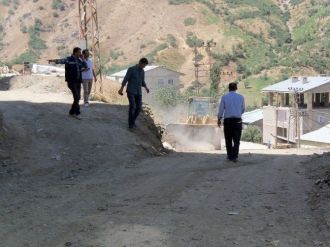 Şemdinli Belediyesi’nden Yol Yapım Çalışması