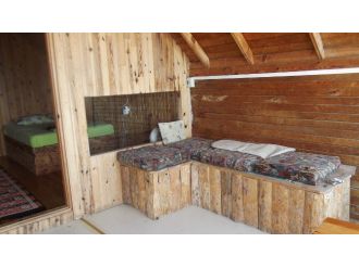 Kendi Eliyle Yaptığı Motelini İşletiyor