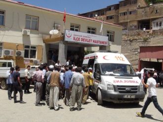 Kamyonet Şarampole Yuvarlandı: 6 Yaralı