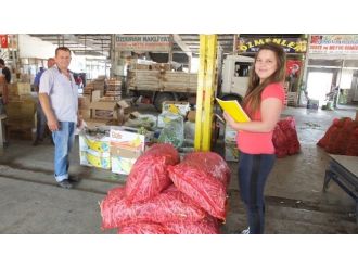 Toptancı Halinin Tek Kadın Çalışanı