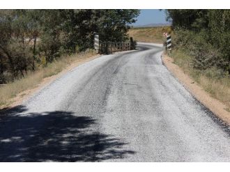 Köy Yollarında Asfaltlama Çalışmaları Sürüyor