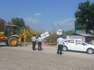 Alanya’da Kaçak Ve Ruhsatsız Yapılar Yıkılıyor