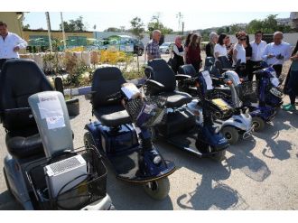 Uetd’den Engellilere Akülü Sandalye Desteği