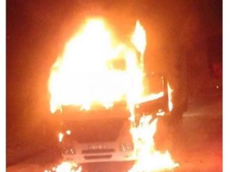 Bitlis’te Pkk Yol Kesip Araç Yaktı