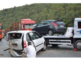 Bursa’da Zincirleme Trafik Kazası: 6 Yaralı