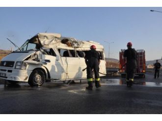 Nişana Giden Aile Kaza Yaptı: 3 Ölü, 14 Yaralı