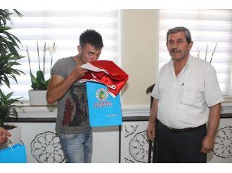 Askere Gidecek Gençlere Kur’an Ve Bayrak