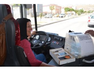 Kadın Şoför Direksiyona Geçti