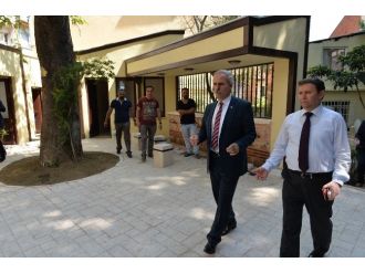 Altıparmak Camii De Yenileniyor