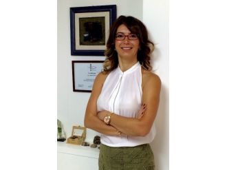 Islak Saçı Sertçe Taramayın