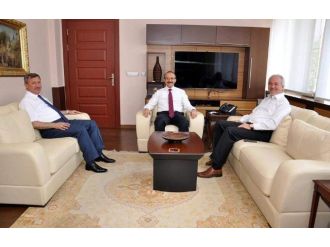 Başkan Saraçoğlu, Uşak’ın Vali Ve Belediye Başkanını Ziyaret Etti