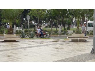 Mersin’de Yaz Yağmuru Serinletti