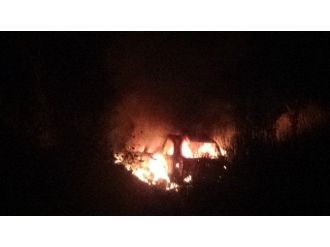 Kaza Yapan Otomobil Alev Alev Yandı
