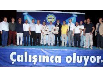 Başkan Karaosmanoğlu Amatör Kulüplerin Ödüllerini Dağıttı