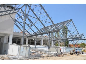 Kuşadası Kapalı Pazar Yeri İnşaatı Son Aşamaya Geldi