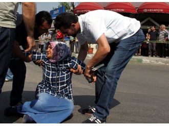 Gözyaşları İçinde Kocasını Aradı