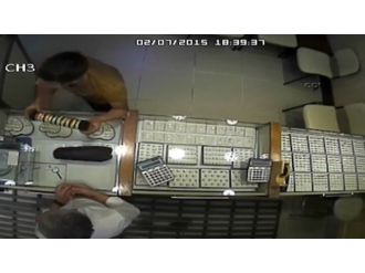 Bilezikleri Alıp Kaçtı