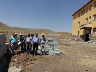 Taşharman Ortaokulu’nun Çevresine İhata Duvarı