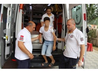 Koluna Korkuluk Demiri Saplanan Çocuk Hastanelik Oldu