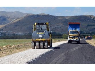 Büyükşehir Belediyesi Korkuteli Taşkesiği Yolunu Asfaltladı