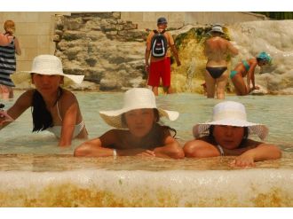 Pamukkale’yi 6 Ayda 700 Bin Kişi Ziyaret Etti