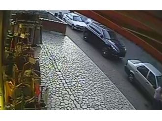 Yaşlı Kadın Unutulan Çantayı Alıp Kaçtı