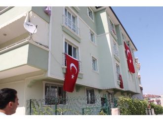 Başkent Şehidine Ağlıyor