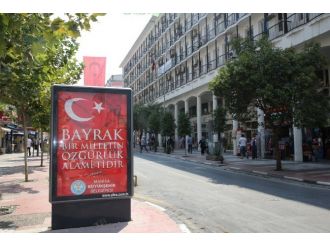 Manisa Teröre Karşı Bayraklarla Donanıyor