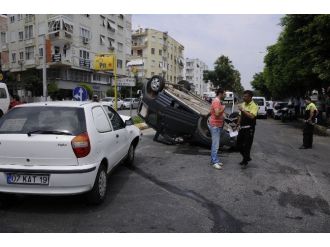 Hafif Ticari Araç Takla Attı: 1 Yaralı