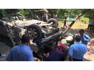 Kocaeli’de Kaza Yapan Araç Evin Bahçesine Uçtu: 2 Yaralı