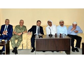 Vali Aksoy Saldırıda Ölen Çaran’ın Ailesini Ziyaret Etti