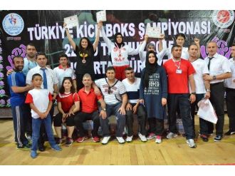 Eskişehirli Sporcular Kick Boks’ta Türkiye’nin Gururu Oldu