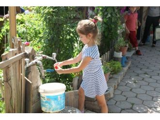 Miniklere Uygulamalı Bahçe Dersi